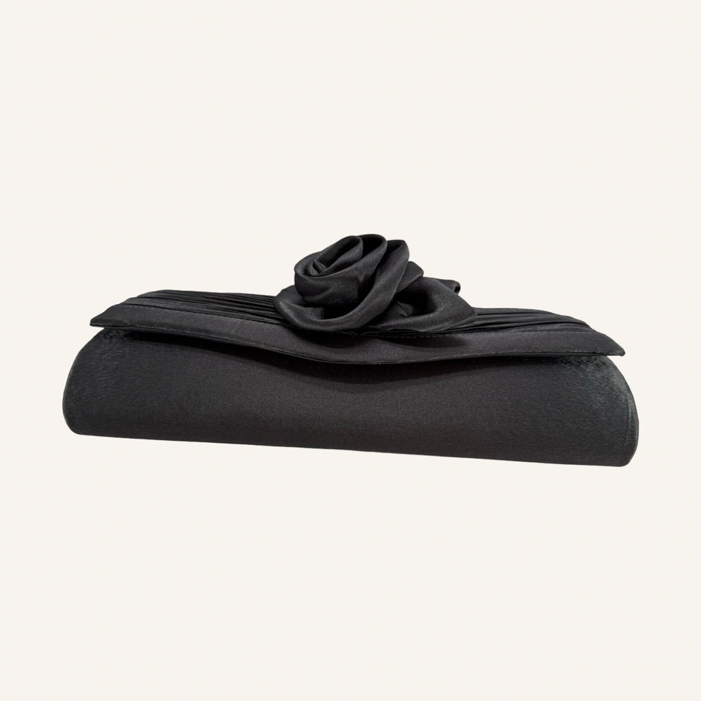 Anthracite Rose – Elegante Satin-Clutch mit 3D-Blüte
