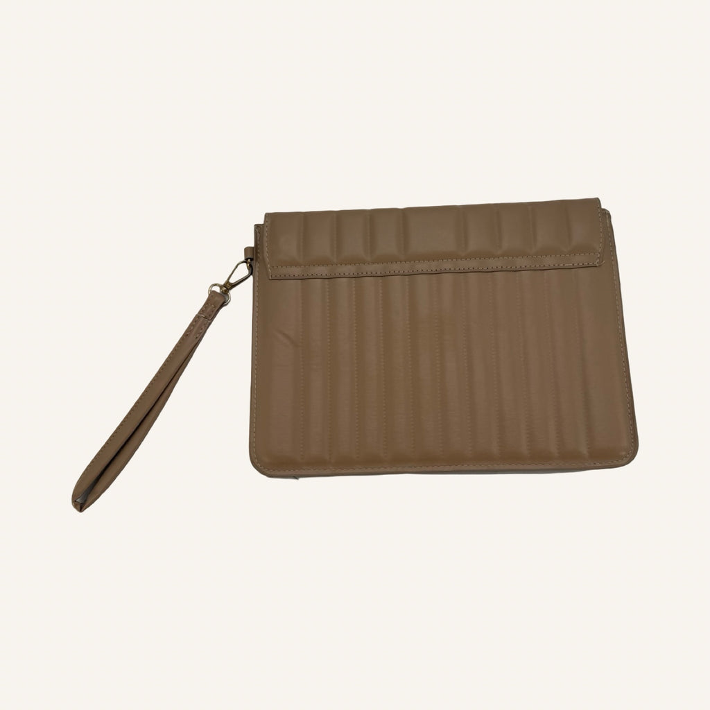 Taupe Quilted Clutch – Elegante Handtasche mit Handschlaufe