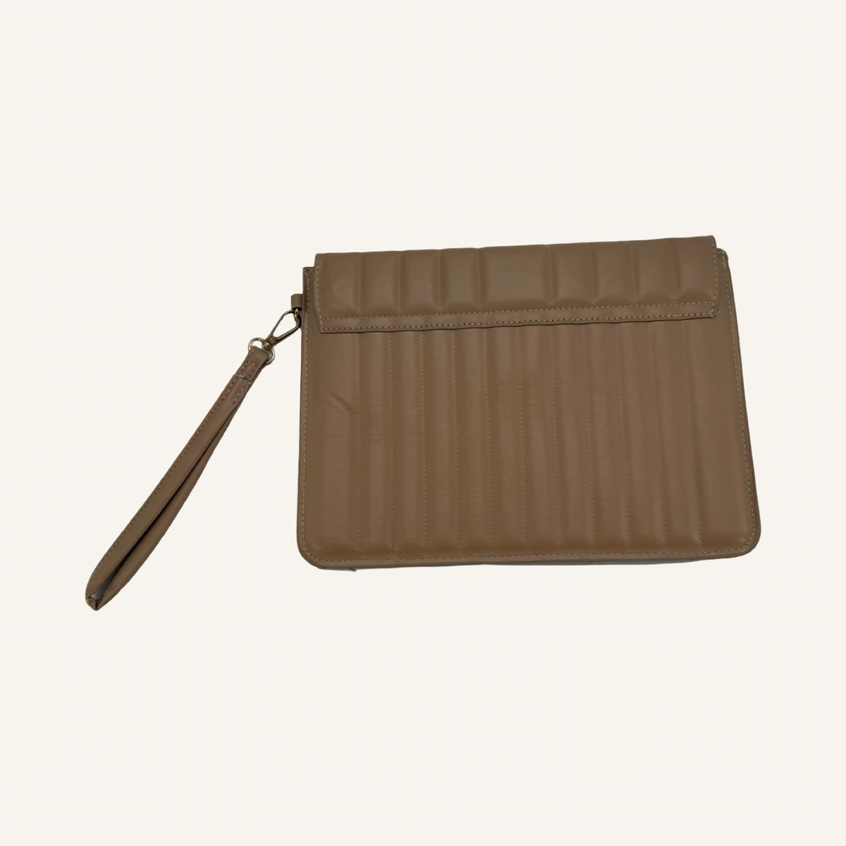 Taupe Quilted Clutch – Elegante Handtasche mit Handschlaufe