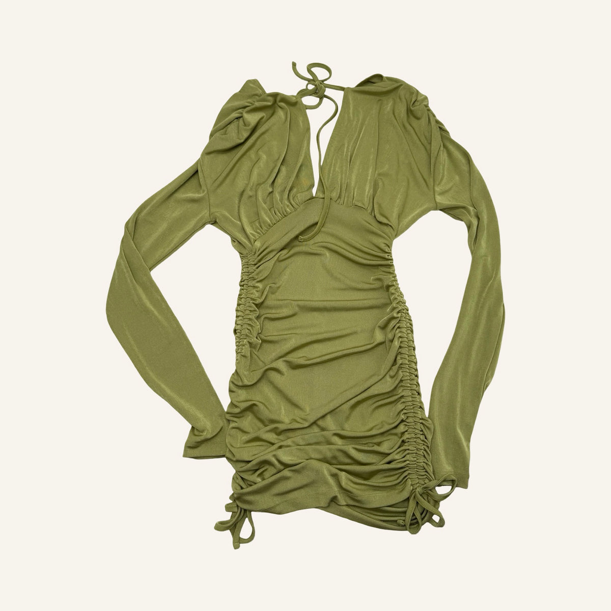 Olive Crush | NA-KD x Romee Strijd – Raffiniertes Mini Dress in Olive Green