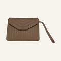 Taupe Quilted Clutch – Elegante Handtasche mit Handschlaufe