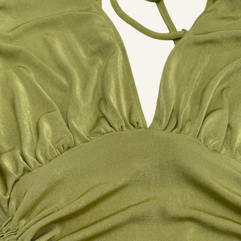 Olive Crush | NA-KD x Romee Strijd – Raffiniertes Mini Dress in Olive Green